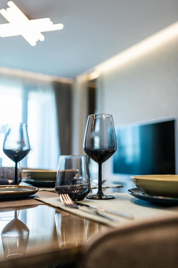 Sky Symphony Apartment Varna Bagian luar foto