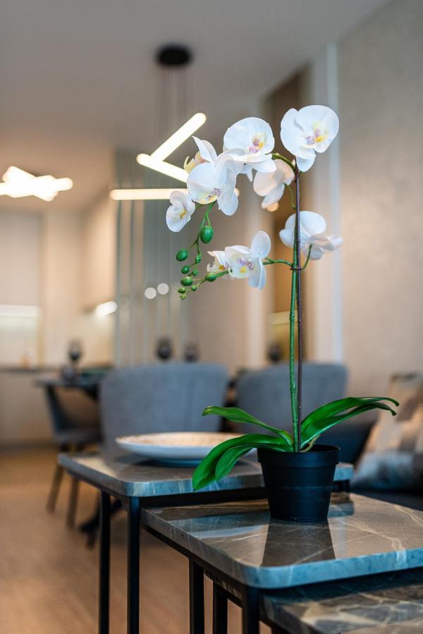 Sky Symphony Apartment Varna Bagian luar foto