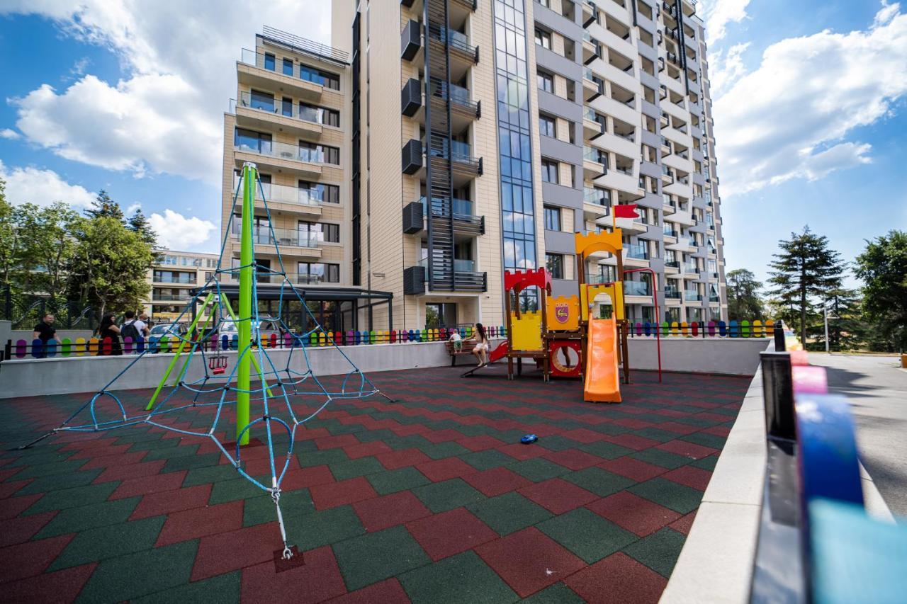 Sky Symphony Apartment Varna Bagian luar foto